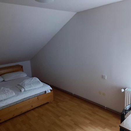 Valvasorjev Dom Pod Stolom Hostel Zirovnica Exterior photo